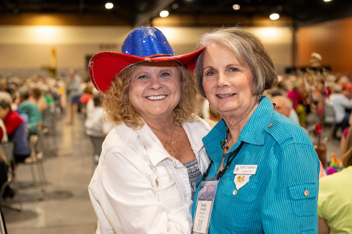 PEO 2025
Corporate Photography by Mark Skalny 
1-888-658-3686  
www.markskalnyphotography.com